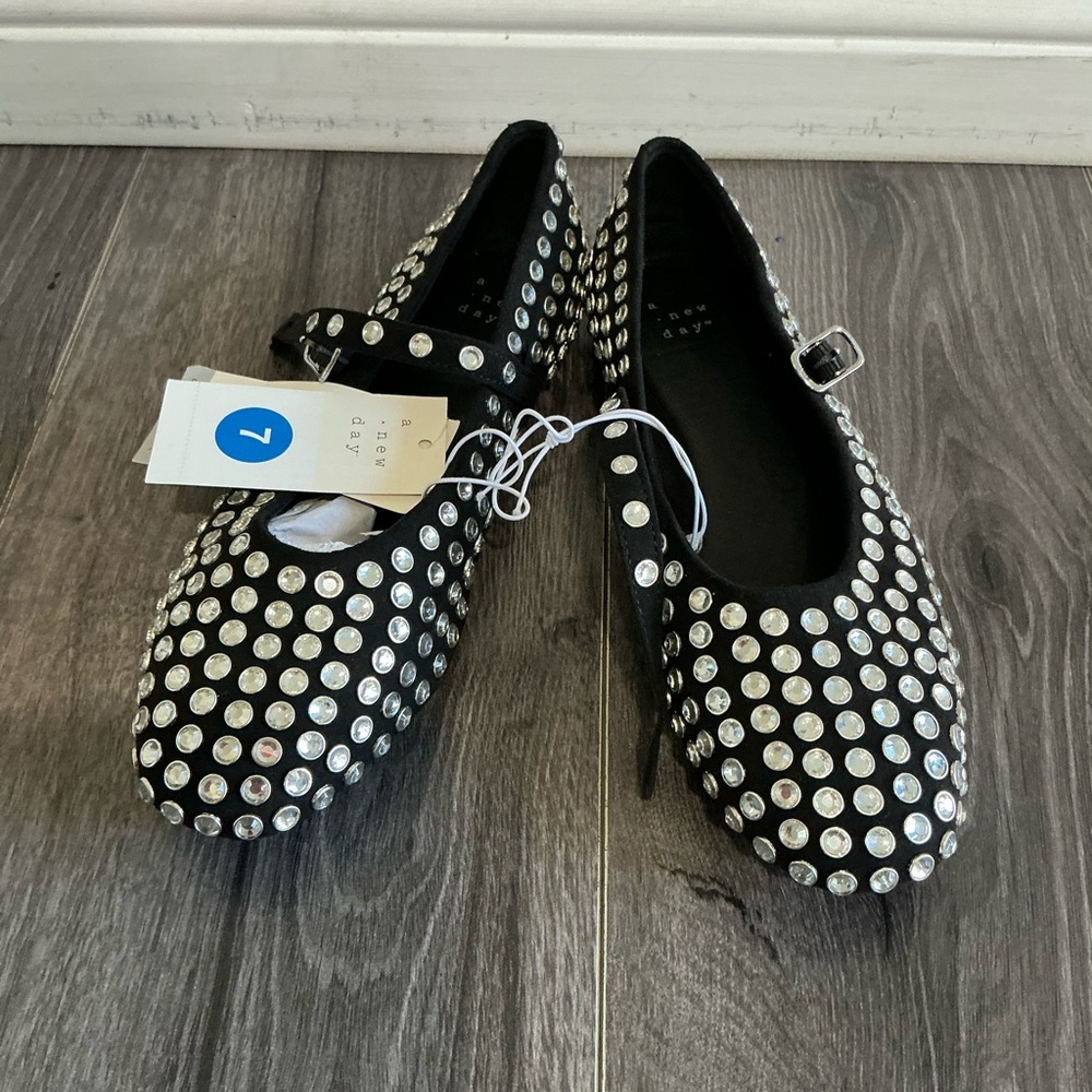Women’s  Issa Rhinestone Ballet Flat. - Picture 7 of 16